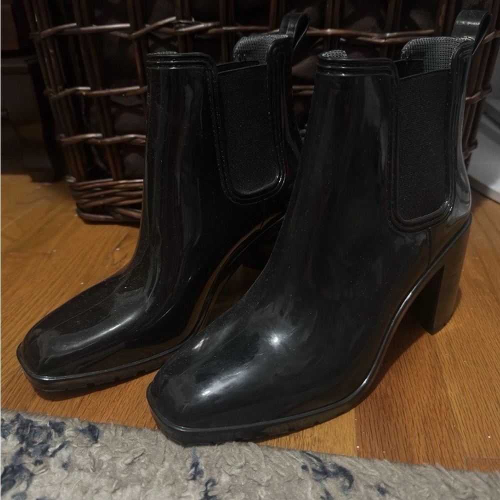 Shoedazzle Heeled Rain Booties Black Rubber Chelsea Chunky 2” Women’s Size 8